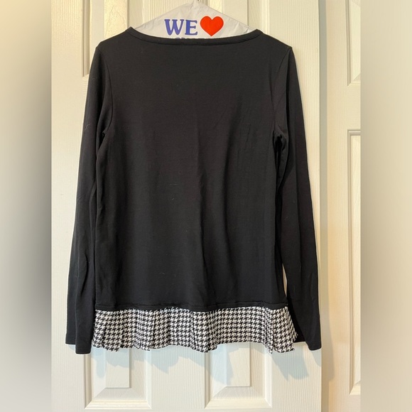 J Crew XS super soft long sleeve shirt with ruffle bottom trim in black - Picture 4 of 5
